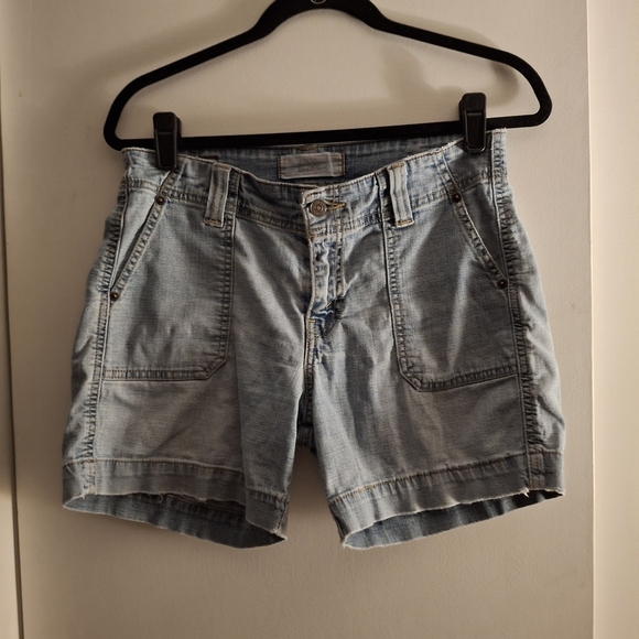 Levi's Blue Jean Shorts Classic Mid-Length - Picture 1 of 8